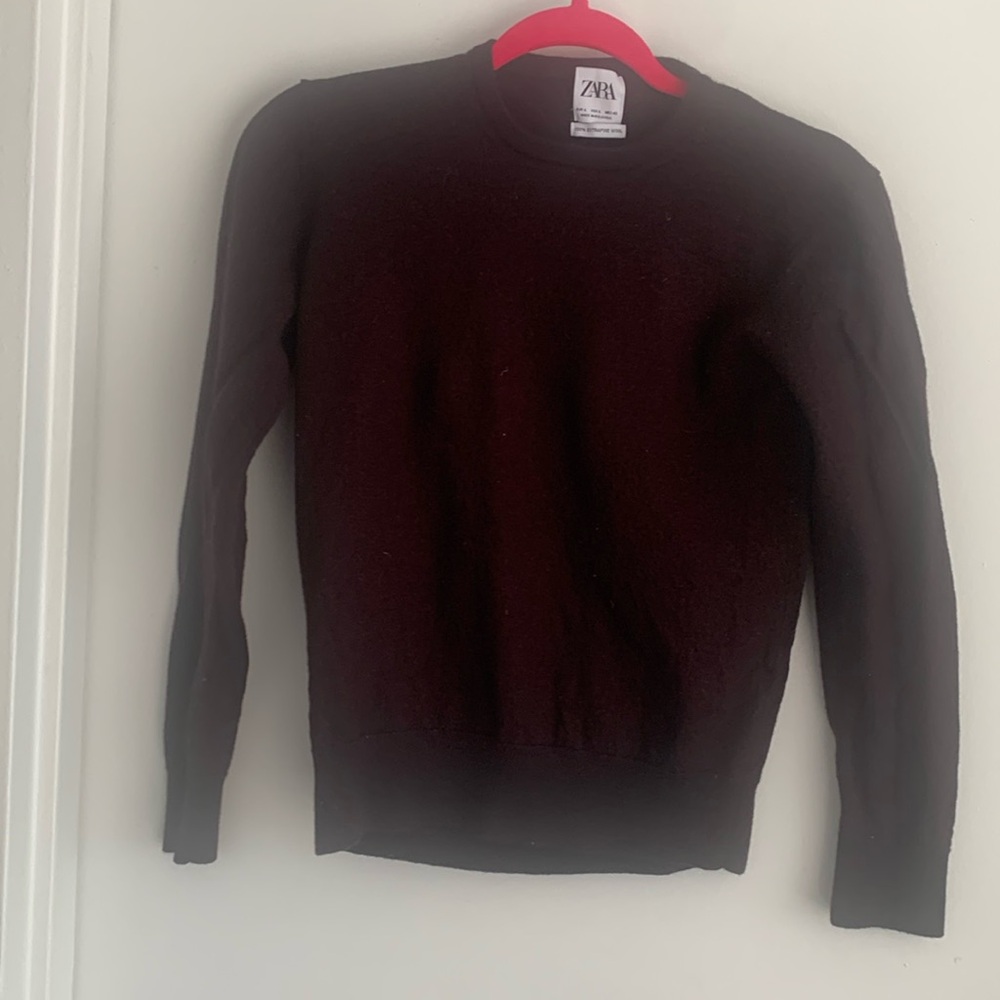 Burgundy used Zara sweater warm and wintertime